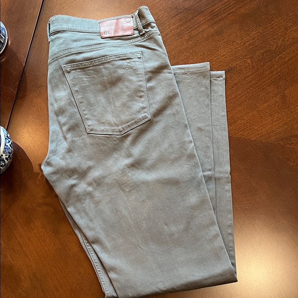 DL1961 Vince Straight Leg Jeans in Olive Green Size 36